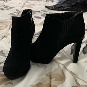 Women’s booties. Size 5 1/2. Extra cute!